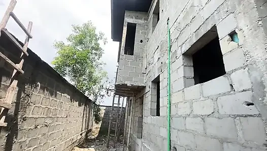 Suamiku ngentot aku di gedung baru kami yang belum lengkap