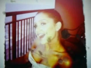 cuming ariana grande
