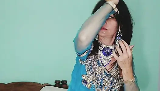 Tante seksi ini kecanduan sama kontol besar pria kulit hitam sampai telan sperma hangatnya