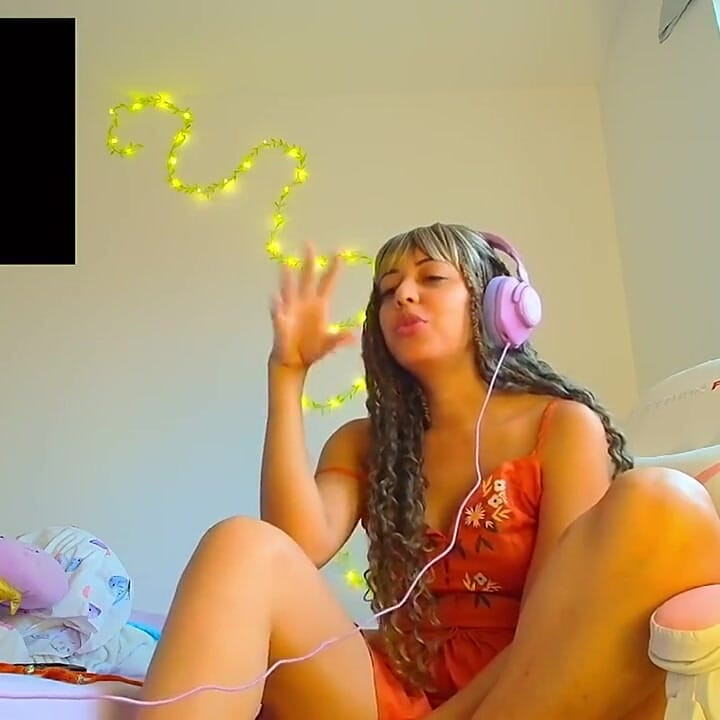 Petite Bellealiz Reacts to Hentai Vip Gts Episode 1