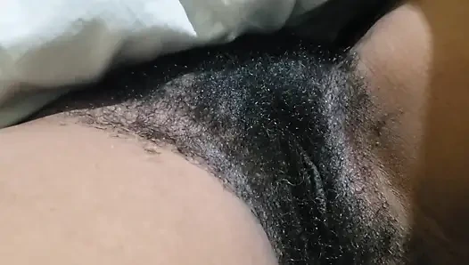 Bintang dewasa muda pamer memek sempitnya dalam adegan sensual dan intim dengan energi lembut