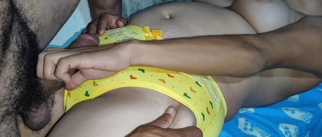 Big ass Virgin stepbrother penetrates Tamil Indian pussy in x video.