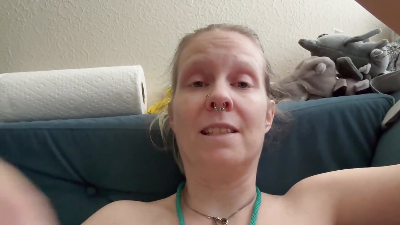 Jebanje moje potrebite pičke samo s malom olovkom