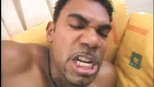 Intensive Schlampe Lutscht Einen Riesigen Schwanz (film)