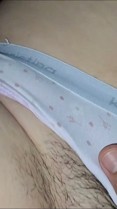 Videoclip sexual cu drăguța mea fiică vitregă desfăcându-și picioarele pentru mine | Clip 1