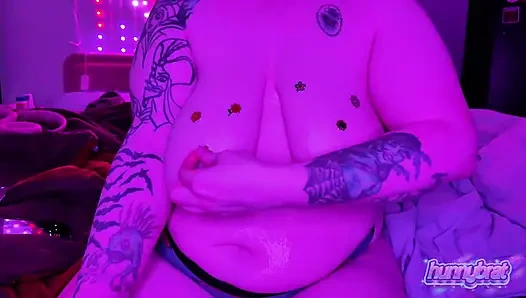 Toket Besar Diminyaki & Stiker