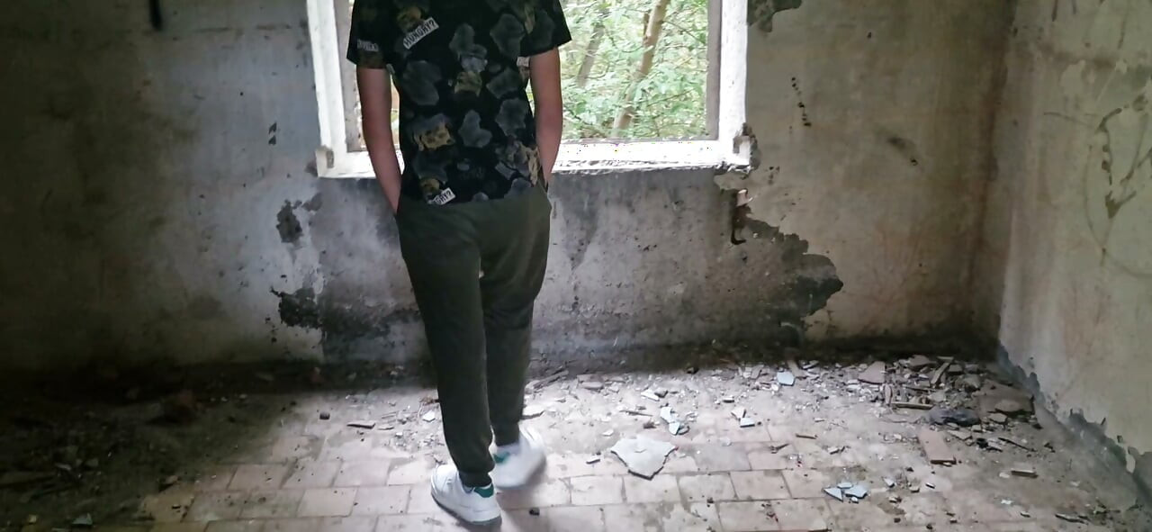 A Young Fucker in an Abandoned Factory Met His Daddy and Fucked His Holes Hard Until He Came