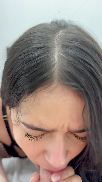 Dede seksi genç inleyen Latina MILF'e derin creampie yapıyor