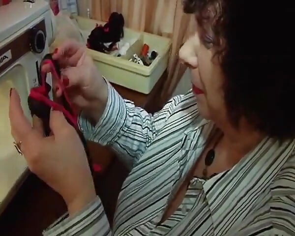 Грудастую французскую милфу отдолбили в шоу сосания члена