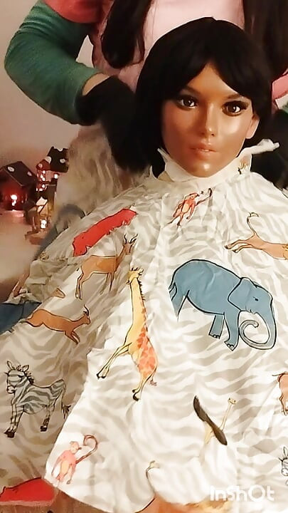 Nikki ebony sex doll colorful short hairdressing cape modeling session