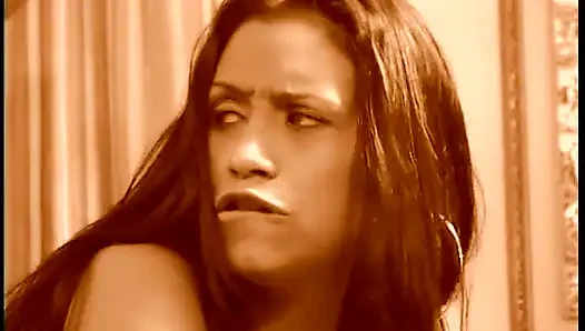 Pelacur latina muda seksi suka dibor gaya doggy oleh pacar kontol besarnya