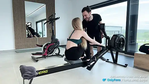 Sesi gym berubah menjadi seks mesin dayung - pasangan amatir sejati (pov, bj & doggy)