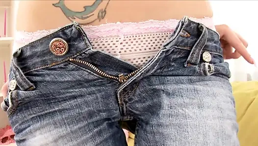 Siswi rambut pirang yang super seksi ini dientot habis-habisan vol 2