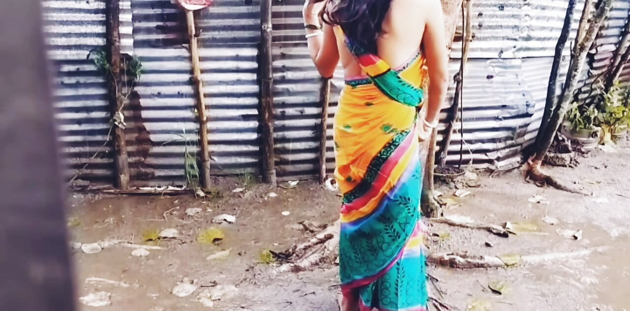 Big Tits Big Ass Desi Bhabi in Teen age Fucks Devar in outdoor Rainy season.