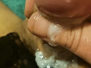 Piccolo cazzo in mutandine da femminuccia pre-sborrata e finale di sperma. alicia smallz