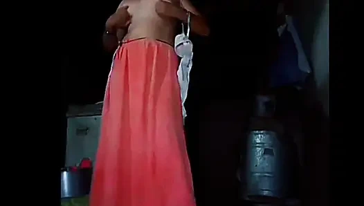 Rekaman seks wanita asia 18 tahun lagi masturbasi di masa karantina