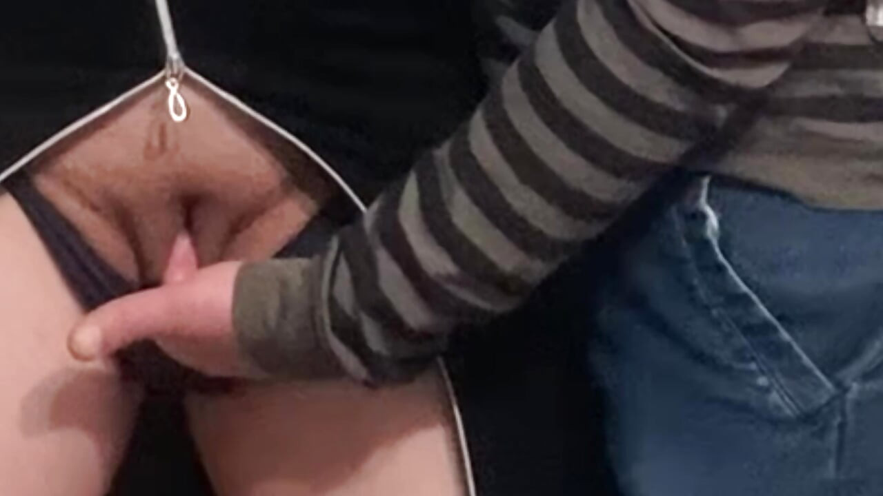 Omg! ! ! 拥挤地铁里的陌生人 - 阴户手淫