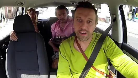 Сексуальной милфе с большими сиськами жестко отшпилили ее киску