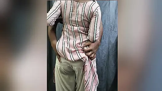 Pemilik rumah menawarkan untuk membayar sewa, istriku menerima tawaran seks audio tamil