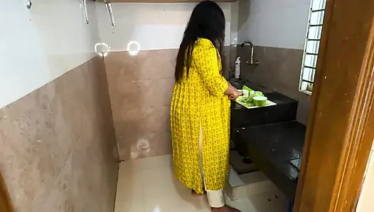 Suddenly I Fucked My Stepmother in Law While She Was Cutting Curry in the Kitchen - Desi Rough Sex