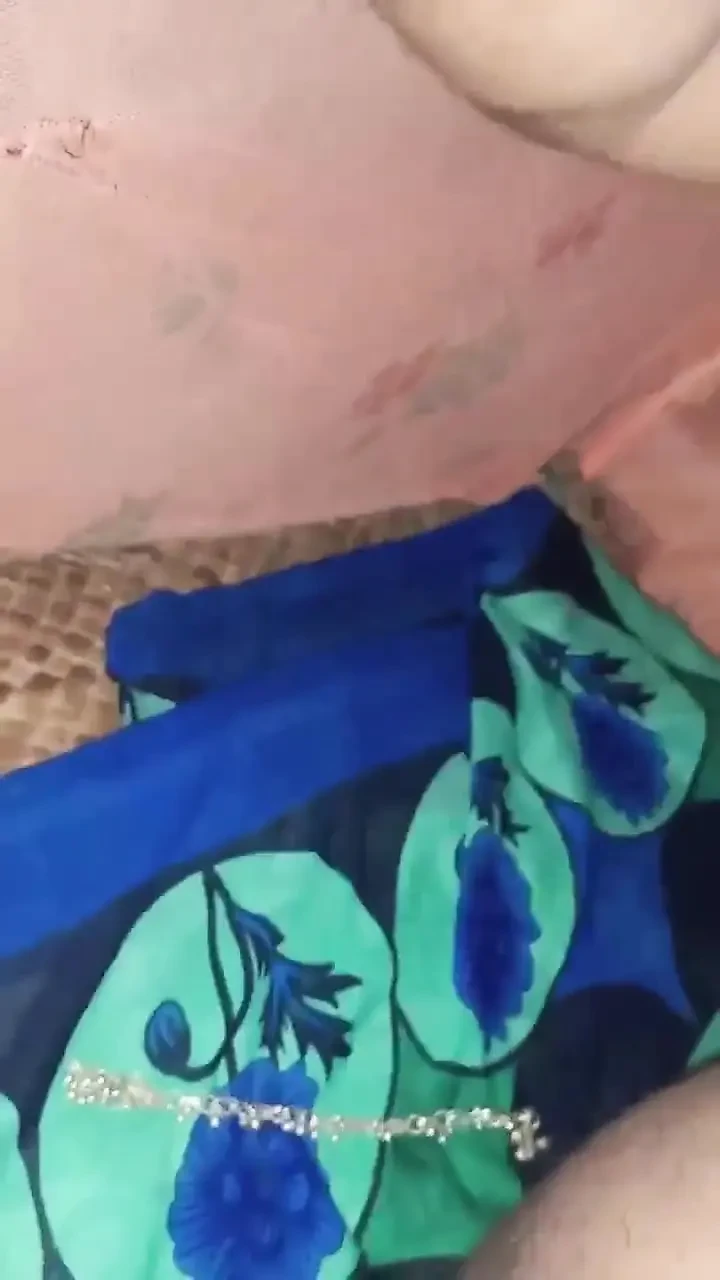 我的继兄弟把水从我的阴户里拿出来