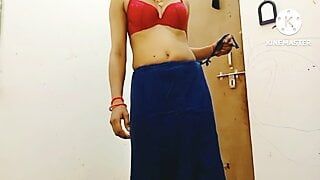 Indiana bhabhi em saree remove roupas e dedilhado de buceta