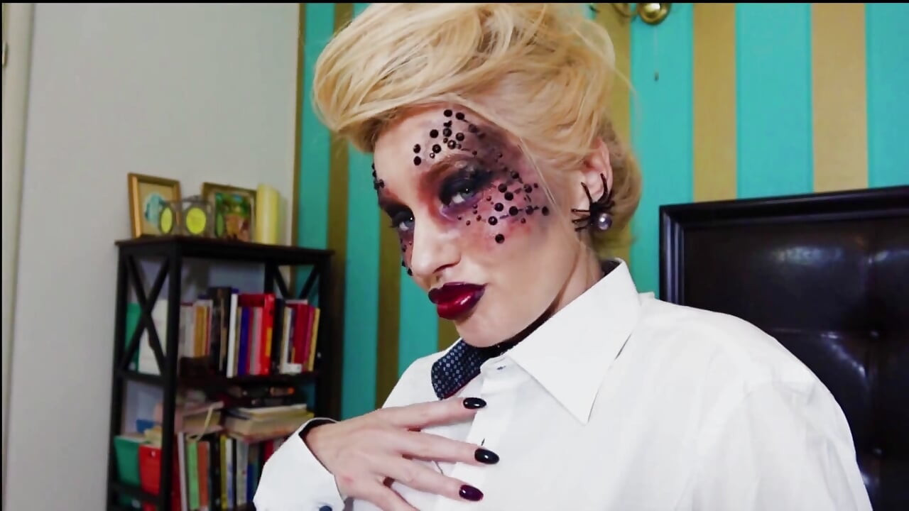 Succubus Lips tarafından ele geçirildi