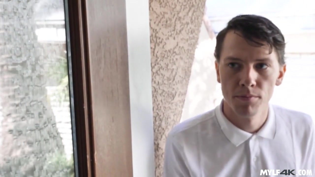 イスラム教徒の妻が男のペニスを受け入れる