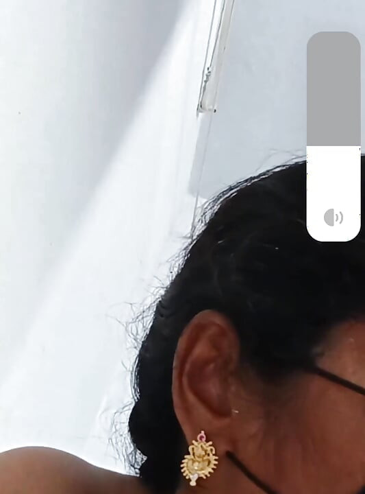 Abre mi coño en el servicio de videollamada