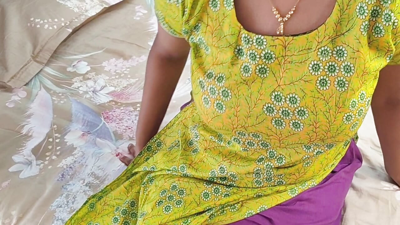Aavaajen tootti hain, lekin khushi kabhi khatm nahin hoti -gale men gahre lena ki pakar tang rahti hai