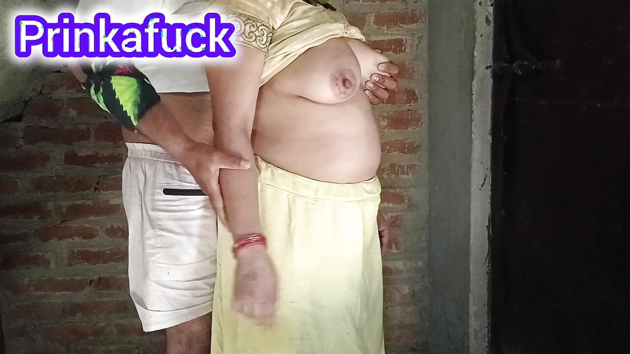 Dehati bhabhi ki ghar me akela pakar mari choot