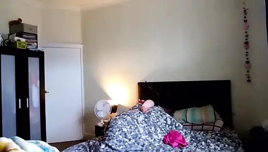 İri güzel kadın ssbbw yatak odası soyunuyor
