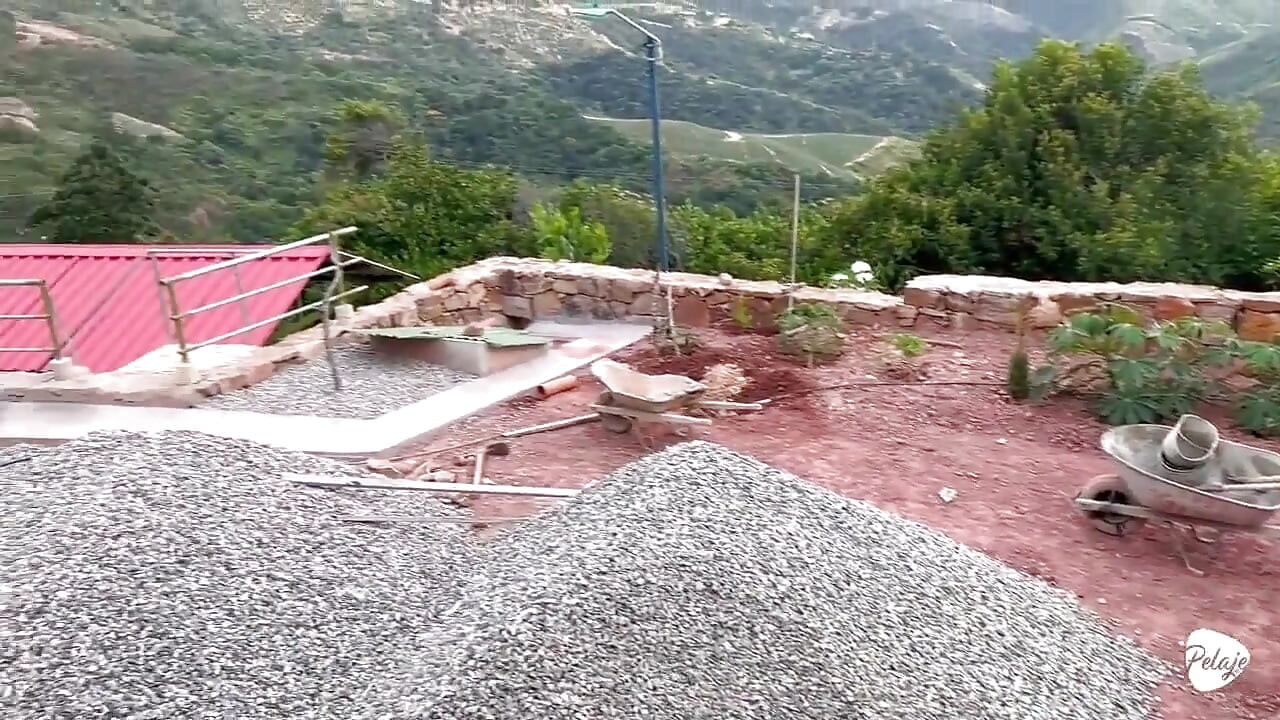 Mulher fode o trabalhador porque seu marido foi com seus amigos