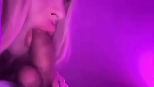 Не думай о том, как этот член может туда попасть, главное — умеешь жалить.