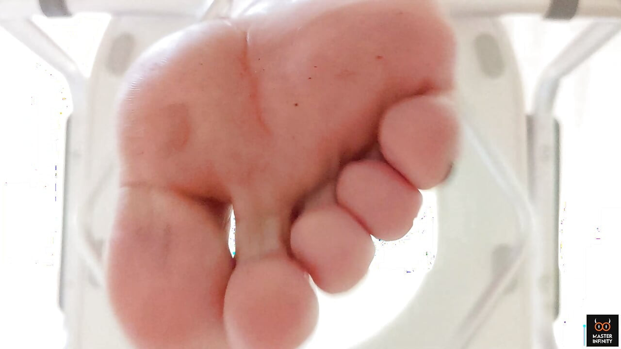 Di bawah toiletku pov