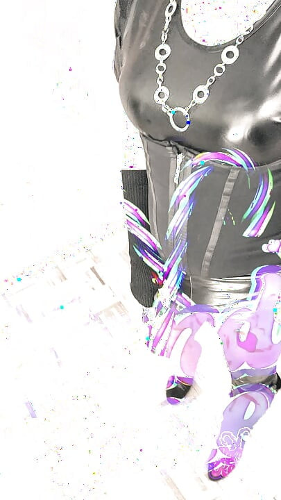 娘娘腔荡妇坎迪玩弄自己和她的香烟 PMV