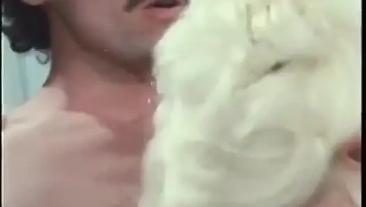 Threesome porno vintage dengan pelacur disetubuhi dan dikrim oleh dua pria