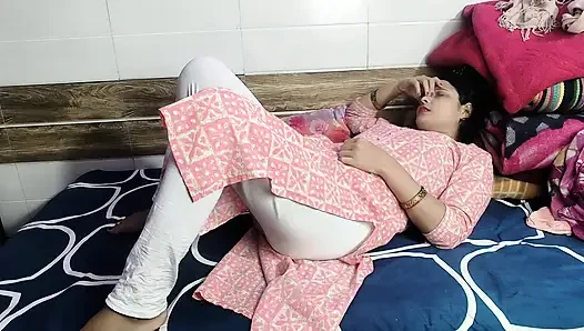 Pooja Yenge'nin kafasına masaj yapmaya gittim ve arkadan götünü siktim.