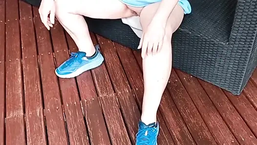 Geile westaussie zeigt ihre klaffende fotze in zeitlupe