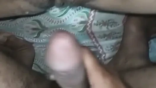 23 yaşındaki bebe amcığını zar zor sikiyor