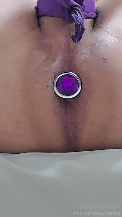 Sissy Kanisa Încearcă o jucărie nouă Purple Jewel Metal Anal Plug Size M