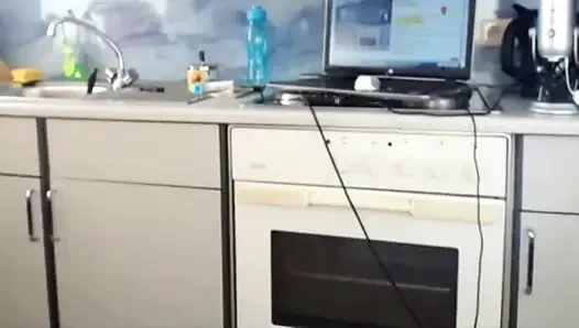 Goyangan pantat menggoda: tonton pertunjukan twerk eksplisit Sexydea!