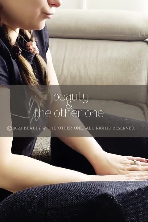 สาวร่านน้ําแตกมือสมัครเล่นอมควยราชินีดูดและกลืนน้ําเงี่ยน