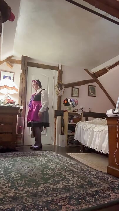 하루 동안 메이드 디른들 복장