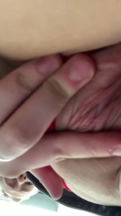 Public orgasm with jucielussie in the fitting room | Clip 1