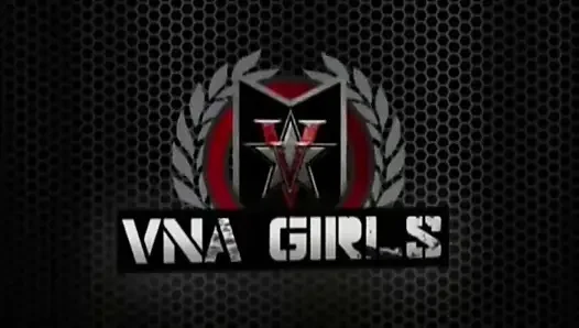 Sasha Foxx ayaklarıyla büyük yarağa mastürbasyon yapıyor!  Sikilen ayaklar