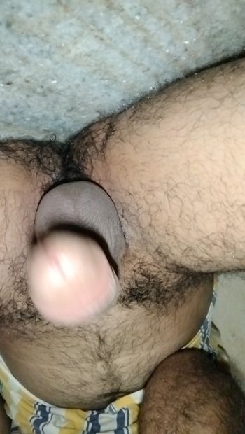 Masturbando sapiente un cazzo attraente caldo e sexy su e giù