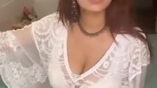 Hot girl khoe boobs