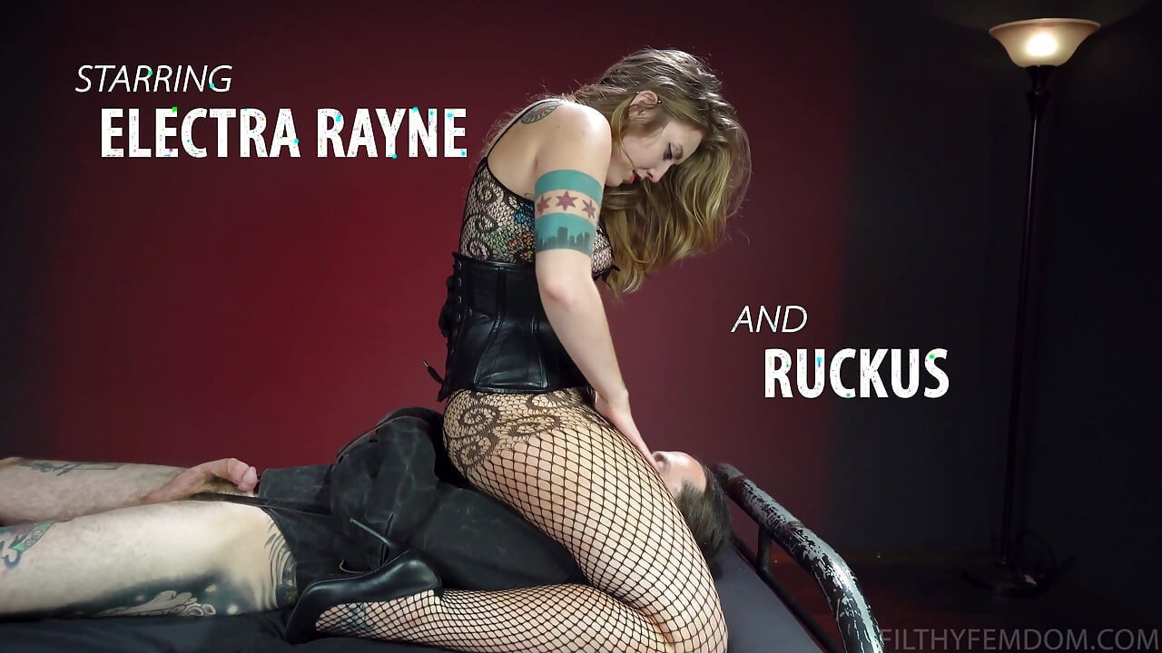 Electra Rayne on Top Menampilkan Ruckus