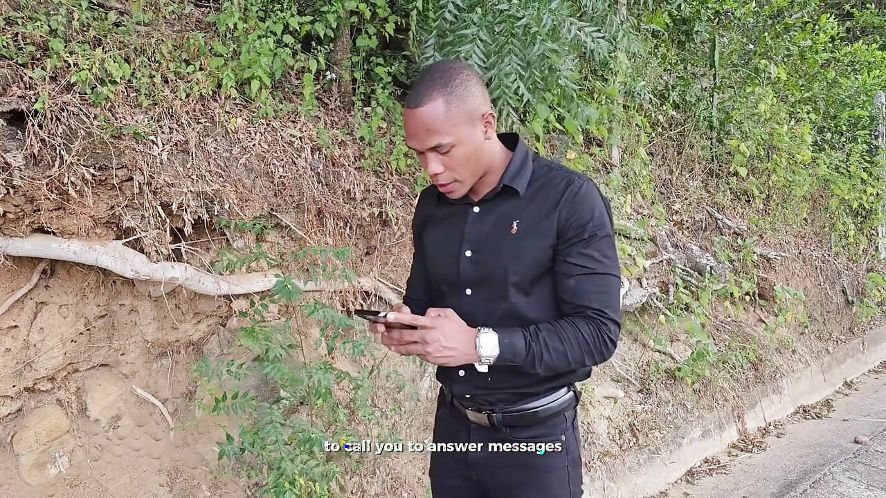 Desconocido Se Pierde En El Bosque Y Le Ayudo a Encotrar El Camino No Sin Antes Ser Follanda Por Su BBC